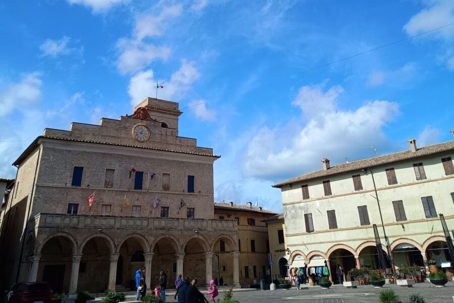 C’è un balcone sospeso sull’Umbria che profuma di vino rosso e storia: perché la Ringhiera dell’Umbria è il borgo dove andare al più presto