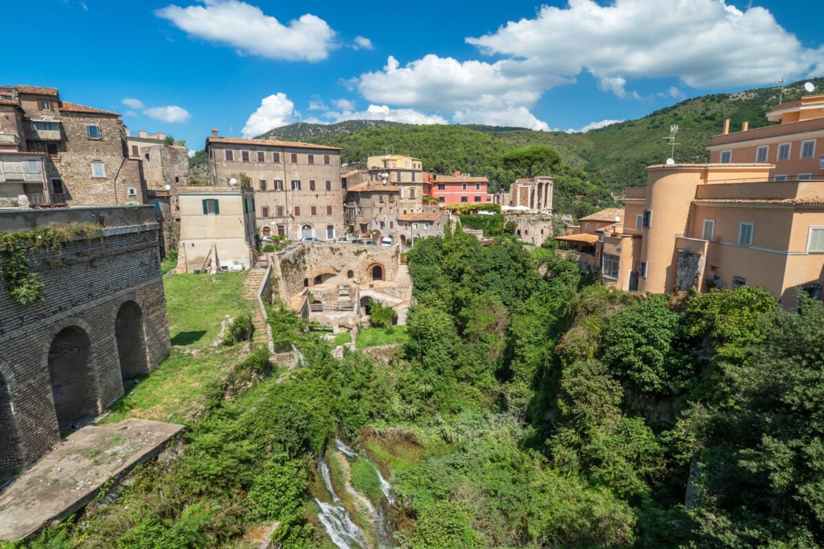 A un’ora da Roma imperatori, cardinali e cascate si incontrano: Tivoli, la città delle tre ville è il capolavoro nascosto vicino alla Capitale