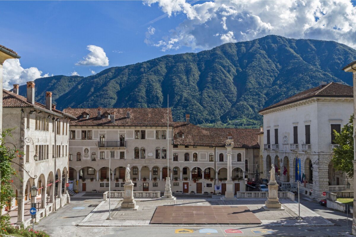 Feltre, la città dipinta è una delle città più eleganti (e sottovalutate) del Veneto