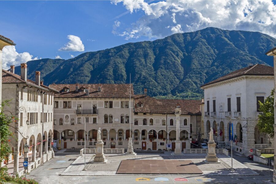 Feltre, la città dipinta è una delle città più eleganti (e sottovalutate) del Veneto