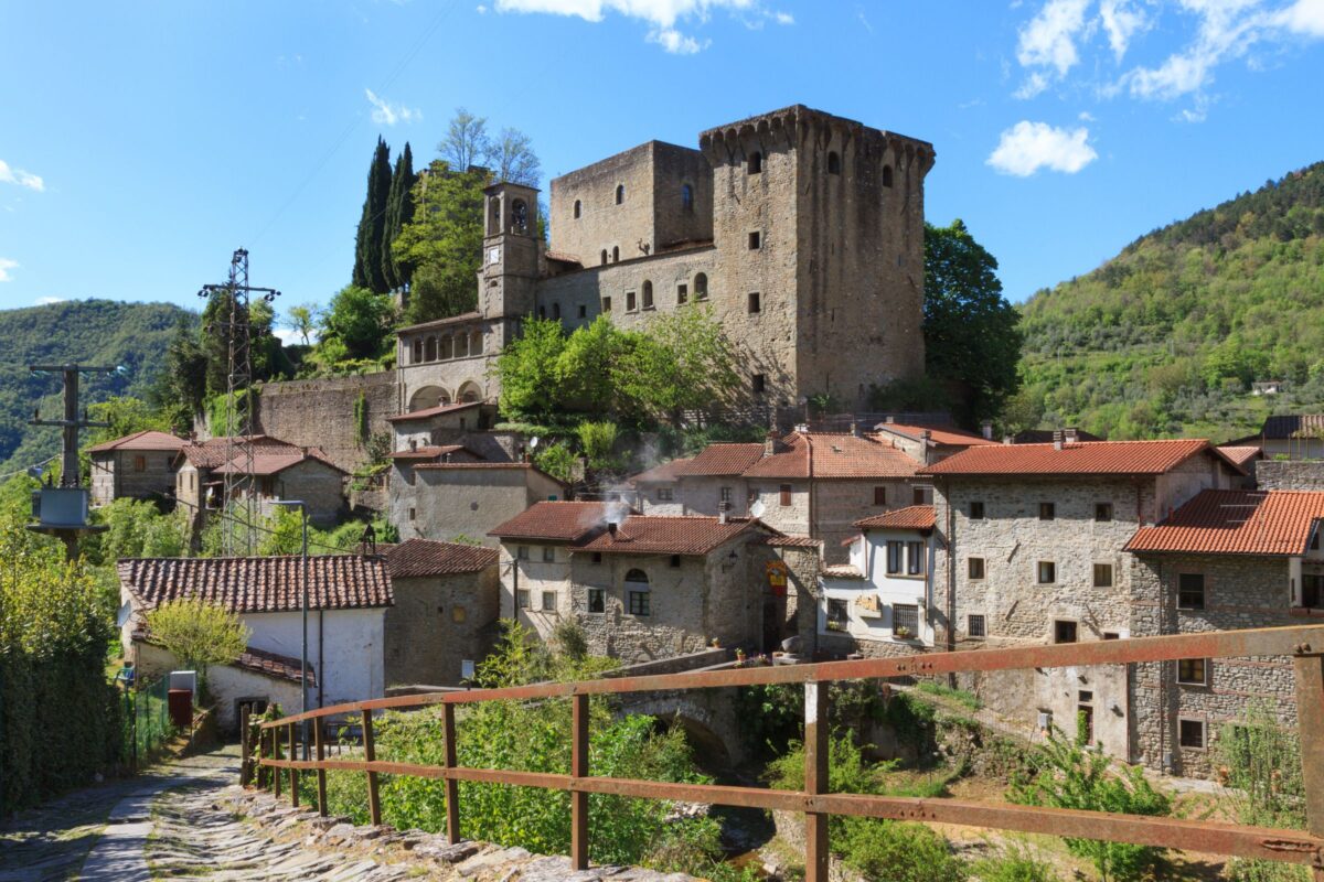Lunigiana, la terra dei 100 castelli: viaggio in un’Italia di torri, boschi e strade antiche porta della Toscana