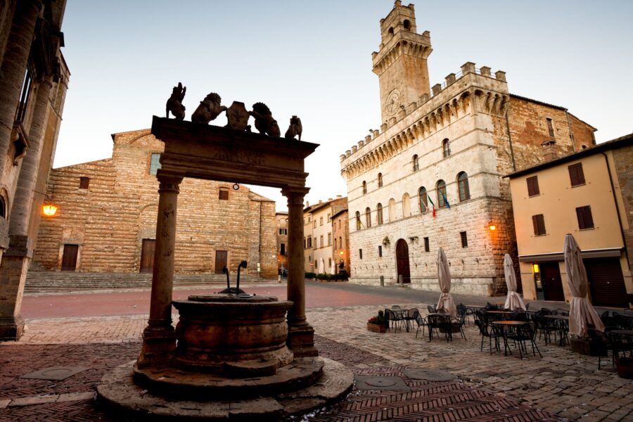 Non siete a Firenze ma qui c’è il “gemello” segreto di Palazzo Vecchio: sembra uscito da una cartolina anni ’50 e in questo borgo medievale le botti corrono in salita