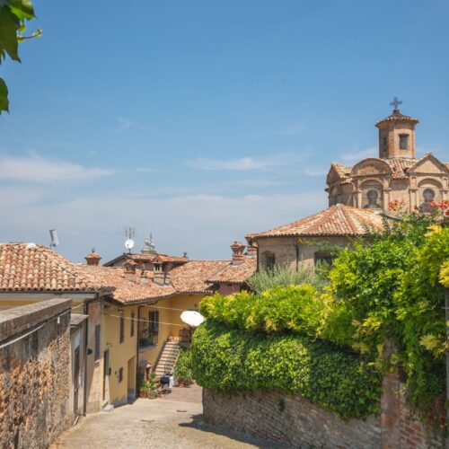 Altro che Alba: in questo borgo segreto tra i vigneti piemontesi puoi mangiare tartufo e bere grandi vini spendendo la metà