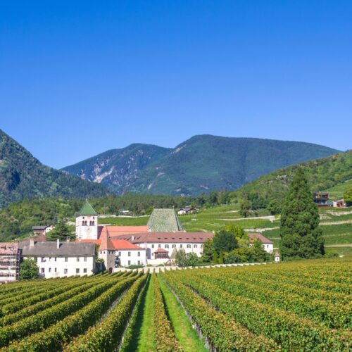 Questo antichissimo monastero a un passo da Bressanone è il gioiello nascosto tra vette e vigneti dell’Alto Adige