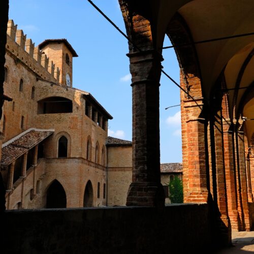 Questo borgo di pietra è la fuga d’autunno in Italia segreta e romantica lontano dalle solite mete